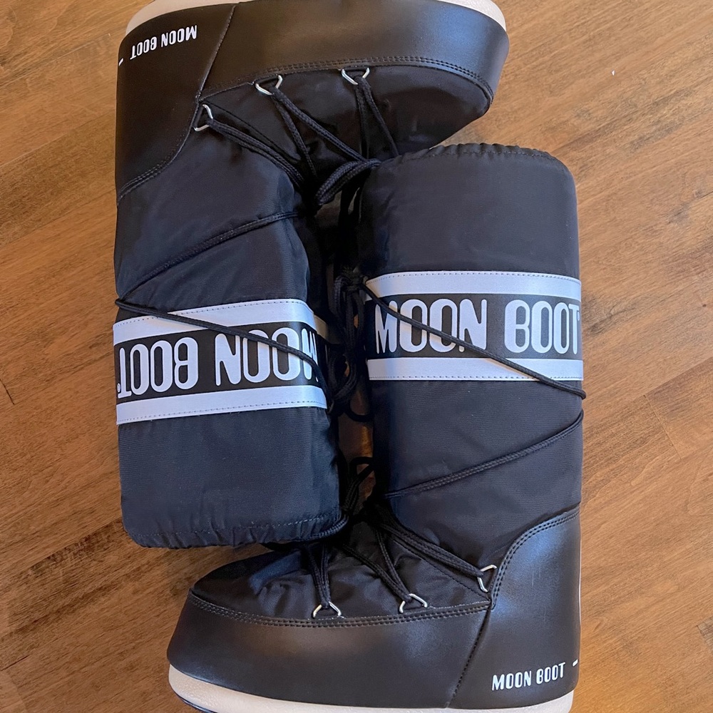 Black Moon Boot